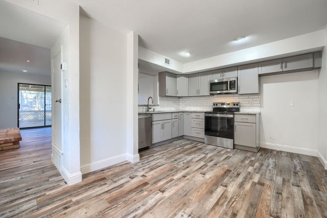 557 Trailcrest Drive, Garland, TX 75043