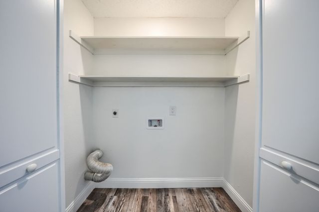557 Trailcrest Drive, Garland, TX 75043
