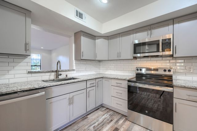 557 Trailcrest Drive, Garland, TX 75043