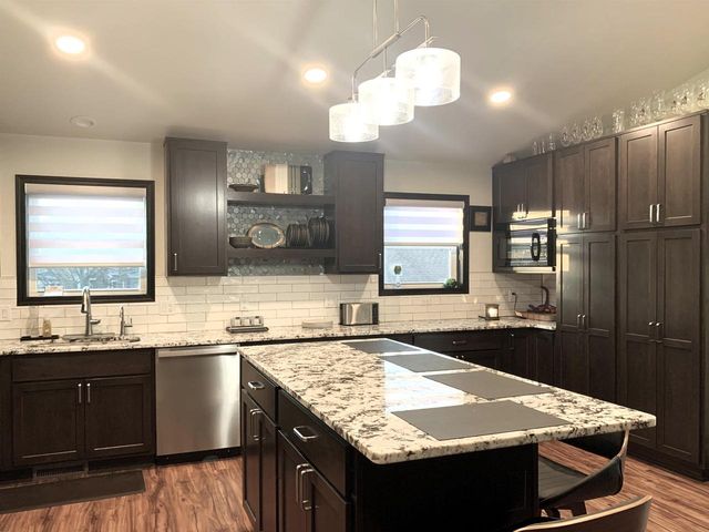 212 Ridgeview Lane, Columbus, WI 53925