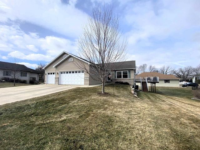 212 Ridgeview Lane, Columbus, WI 53925
