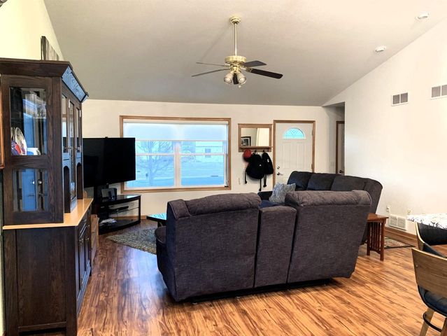 212 Ridgeview Lane, Columbus, WI 53925