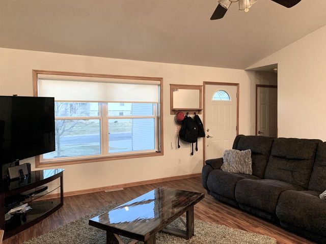 212 Ridgeview Lane, Columbus, WI 53925