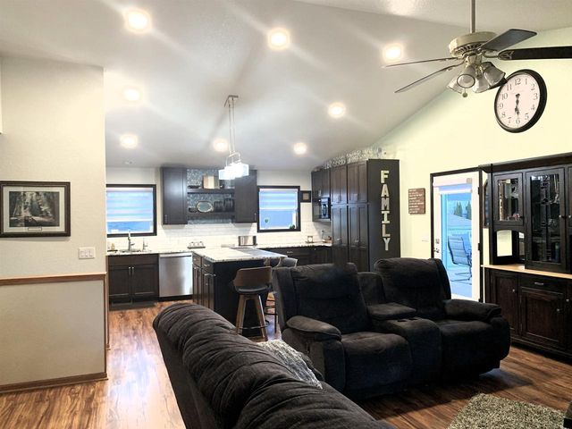 212 Ridgeview Lane, Columbus, WI 53925