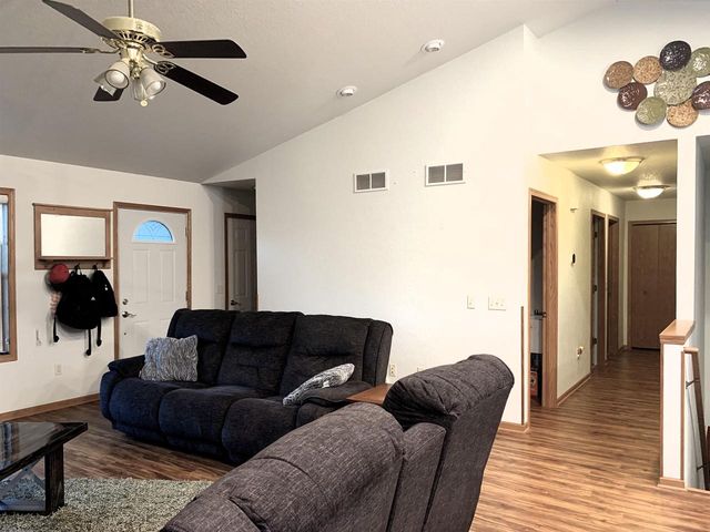 212 Ridgeview Lane, Columbus, WI 53925