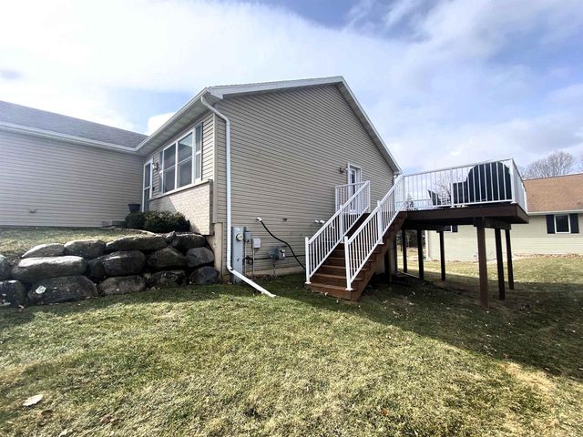 212 Ridgeview Lane, Columbus, WI 53925