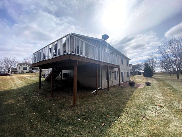 212 Ridgeview Lane, Columbus, WI 53925