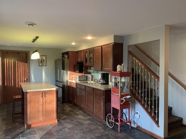 212 Ridgeview Lane, Columbus, WI 53925