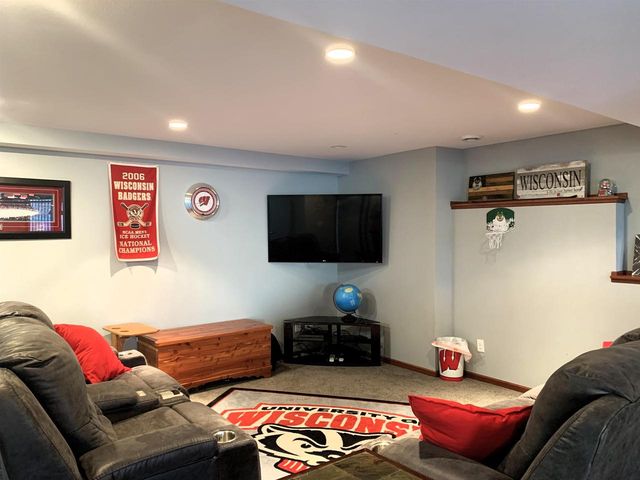 212 Ridgeview Lane, Columbus, WI 53925