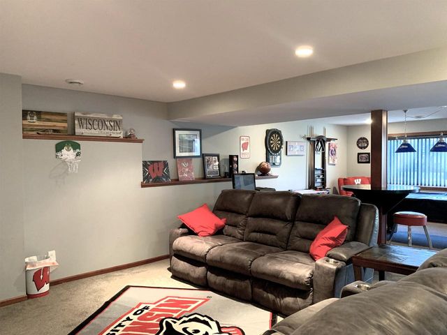 212 Ridgeview Lane, Columbus, WI 53925