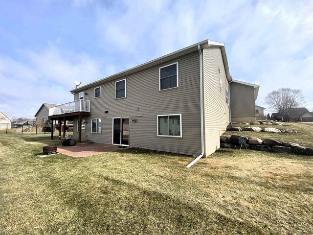 212 Ridgeview Lane, Columbus, WI 53925