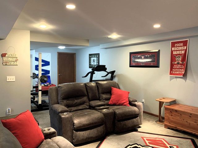 212 Ridgeview Lane, Columbus, WI 53925