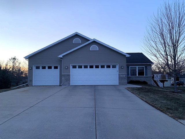 212 Ridgeview Lane, Columbus, WI 53925