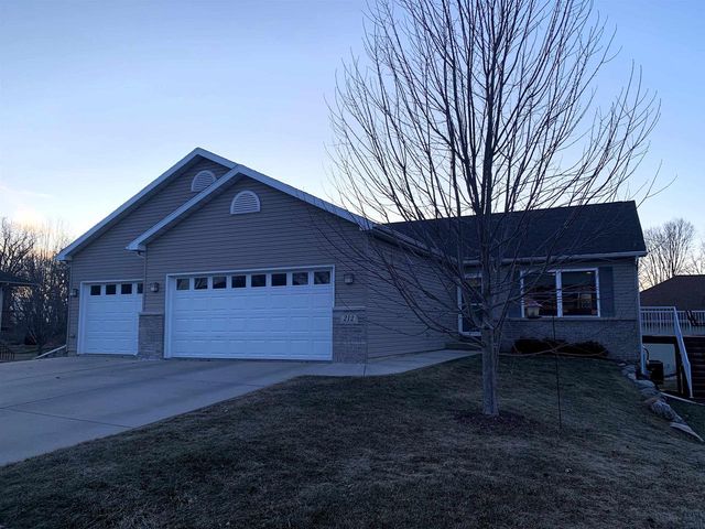 212 Ridgeview Lane, Columbus, WI 53925