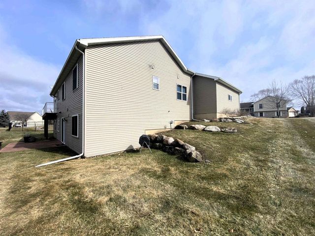 212 Ridgeview Lane, Columbus, WI 53925