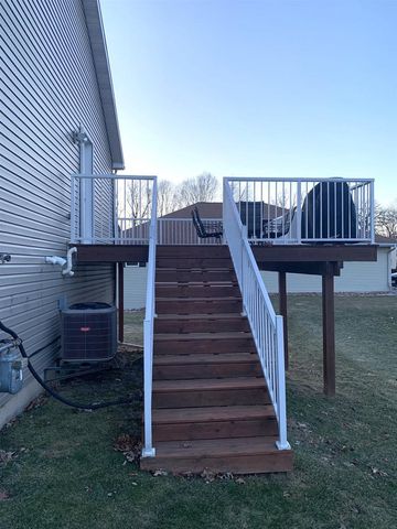 212 Ridgeview Lane, Columbus, WI 53925