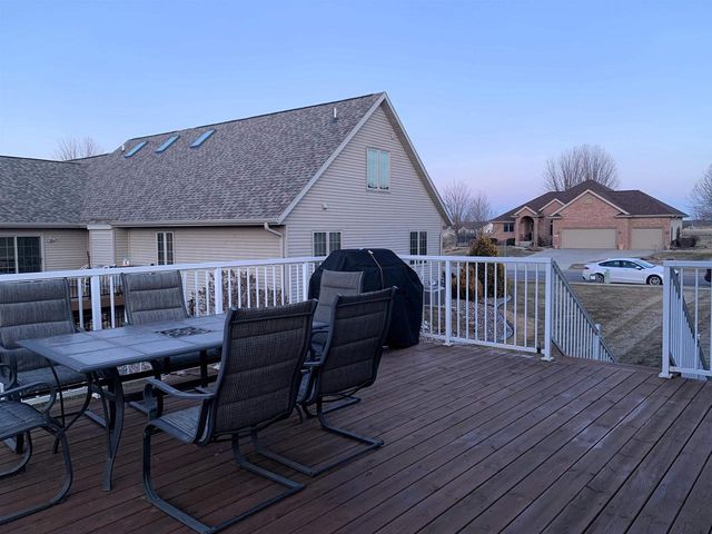 212 Ridgeview Lane, Columbus, WI 53925