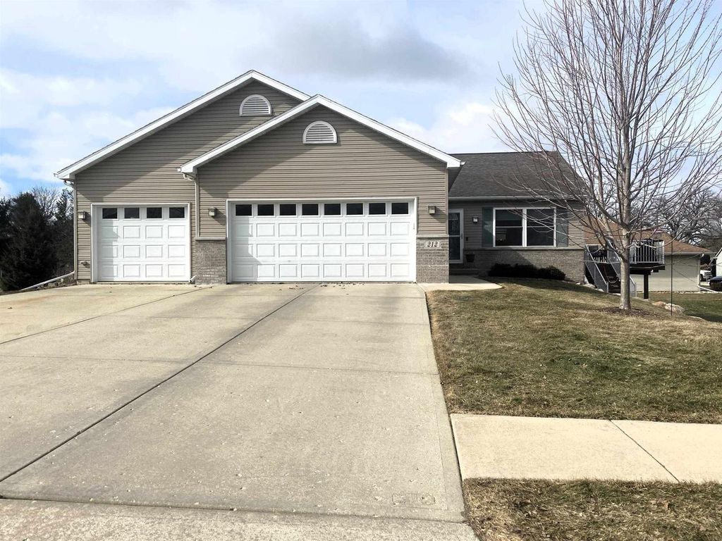 212 Ridgeview Lane, Columbus, WI 53925