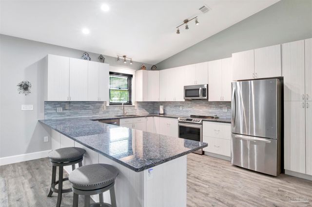 2549 Santa Rosa Dr, Lillian, AL 36549