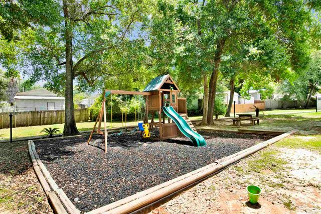 2549 Santa Rosa Dr, Lillian, AL 36549