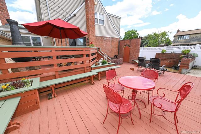 1006 Glen Drive, Franklin Square, NY 11010