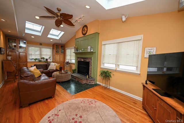 1006 Glen Drive, Franklin Square, NY 11010