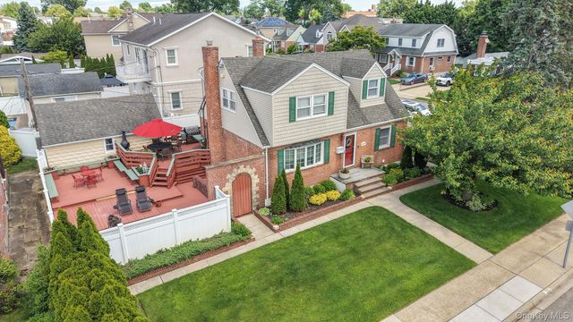 1006 Glen Drive, Franklin Square, NY 11010