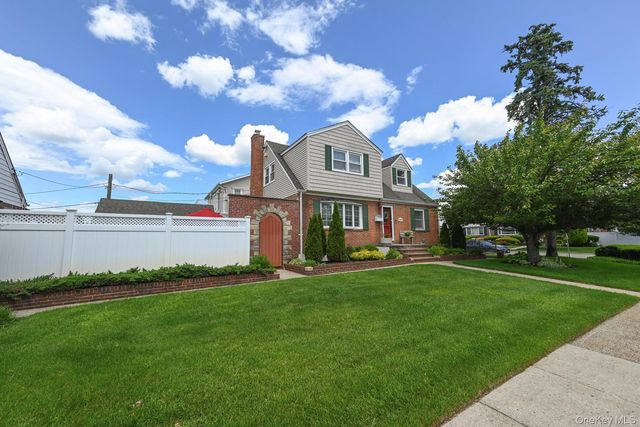 1006 Glen Drive, Franklin Square, NY 11010