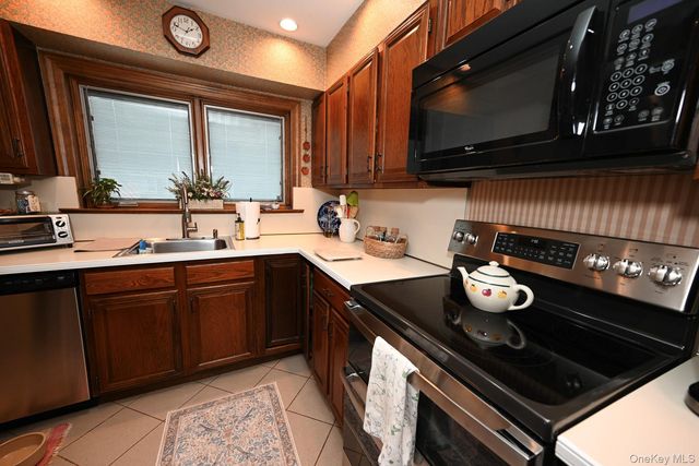 1006 Glen Drive, Franklin Square, NY 11010
