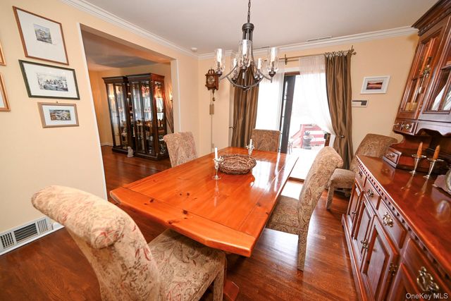 1006 Glen Drive, Franklin Square, NY 11010
