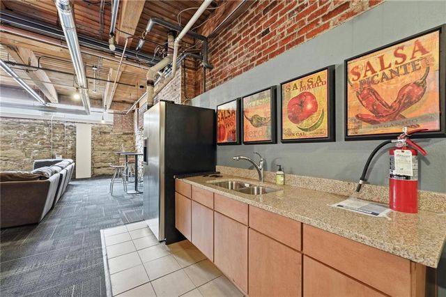 308 W 8th Street 204, Kansas City, MO 64105