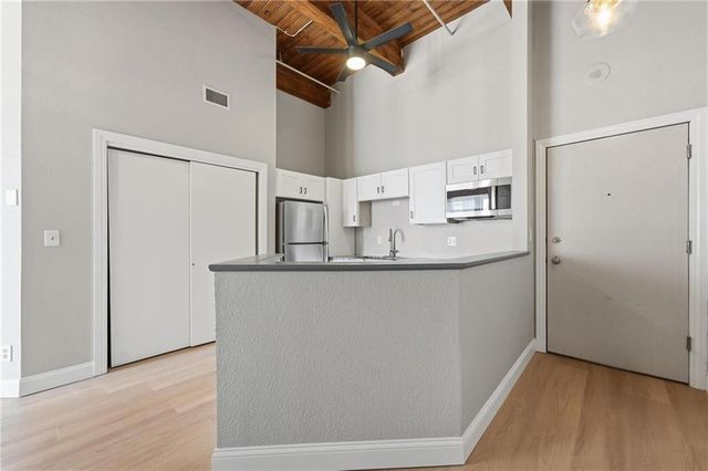 308 W 8th Street 204, Kansas City, MO 64105