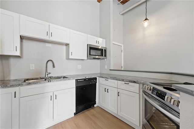 308 W 8th Street 204, Kansas City, MO 64105