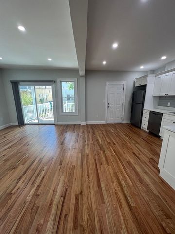 765 Columbia Rd 3, Boston, MA 02125