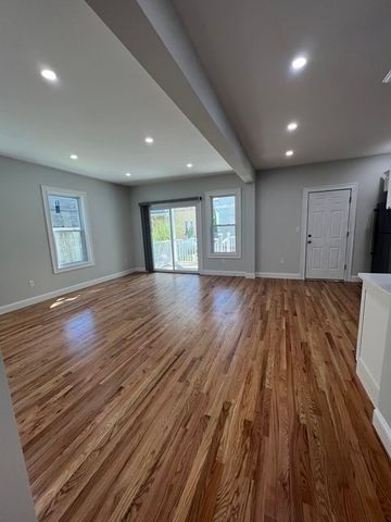 765 Columbia Rd 3, Boston, MA 02125