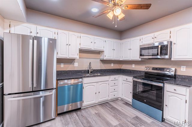 590 Sarah Lane 208, Creve Coeur, MO 63141