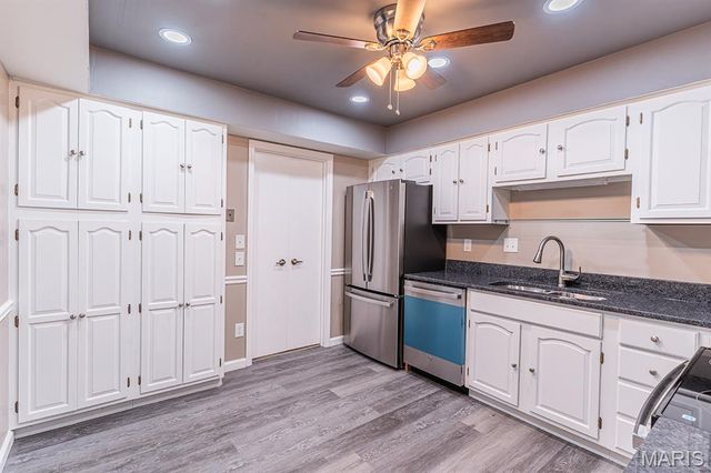 590 Sarah Lane 208, Creve Coeur, MO 63141