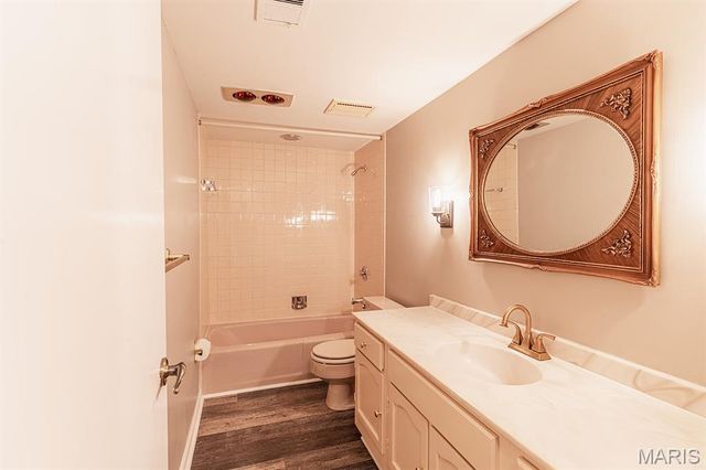 590 Sarah Lane 208, Creve Coeur, MO 63141