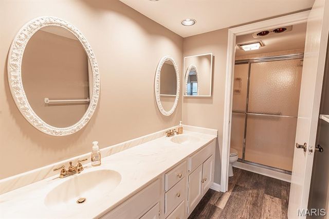 590 Sarah Lane 208, Creve Coeur, MO 63141