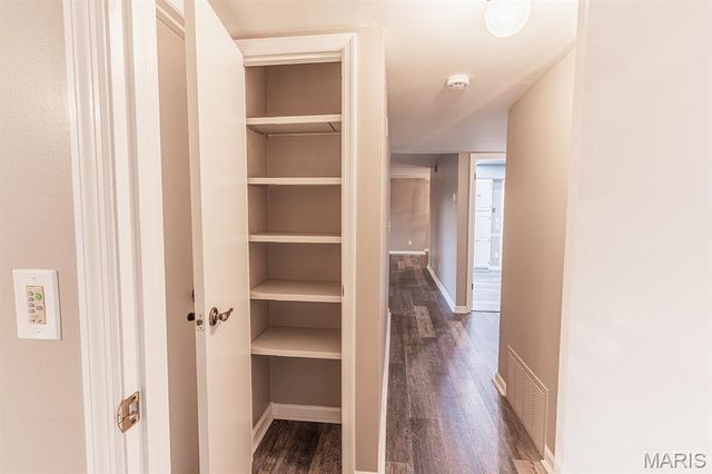 590 Sarah Lane 208, Creve Coeur, MO 63141