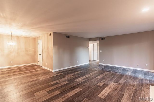 590 Sarah Lane 208, Creve Coeur, MO 63141