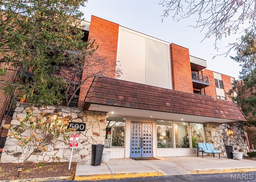 590 Sarah Lane 208, Creve Coeur, MO 63141