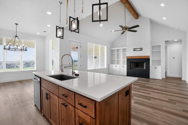 1040 Agnes N, Springtown, TX 76082