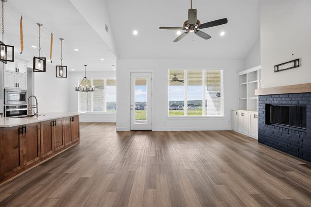 1040 Agnes N, Springtown, TX 76082