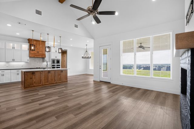 1040 Agnes N, Springtown, TX 76082
