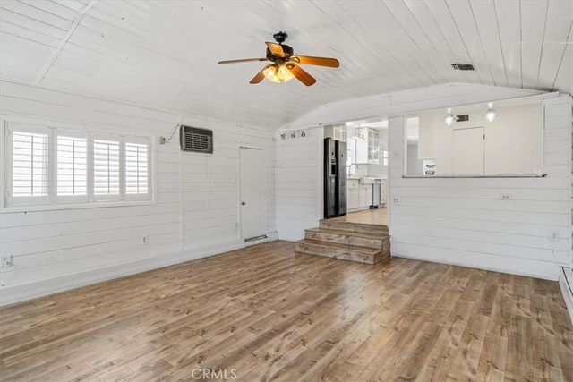 15701 Tuba, North Hills, CA 91343