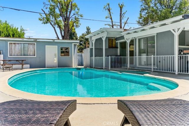 15701 Tuba, North Hills, CA 91343