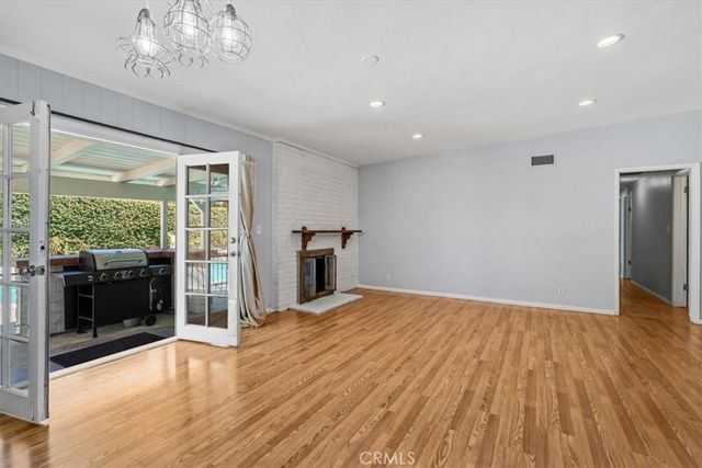 15701 Tuba, North Hills, CA 91343