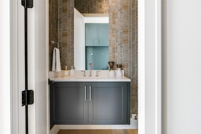 9721 Kerrisdale Lane, Dallas, TX 75230