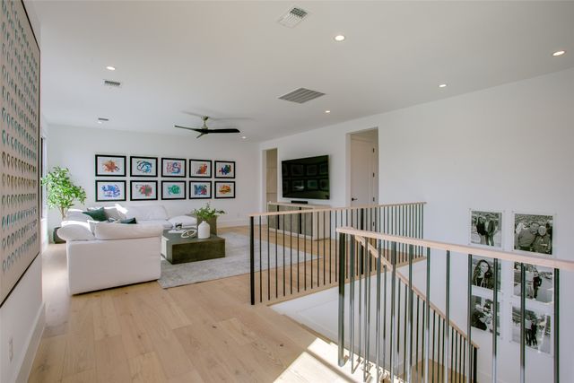 9721 Kerrisdale Lane, Dallas, TX 75230